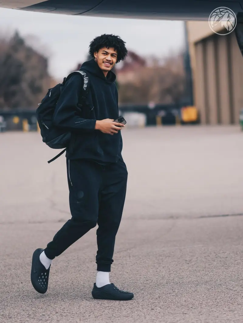 The Timberwolves' official account posted photos of players boarding the plane: See you in Phoenix!