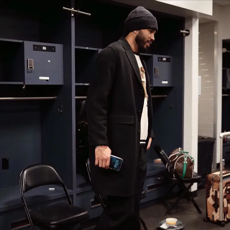 Jayson Tatum posted several recent photos of himself, and the Celtics' official account responded with an hourglass emoji.