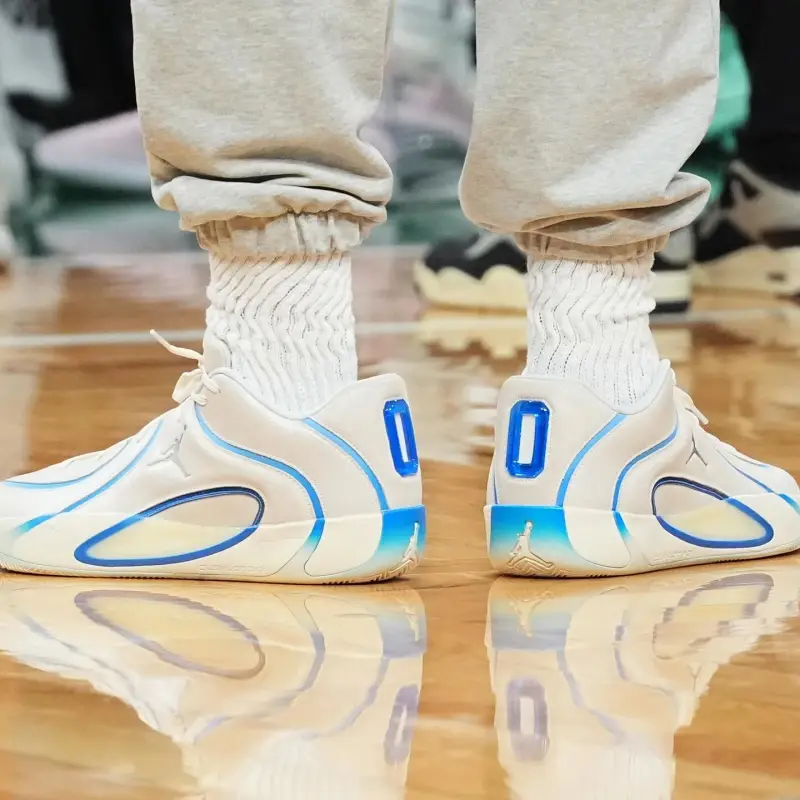 Jayson Tatum posted several recent photos of himself, and the Celtics' official account responded with an hourglass emoji.