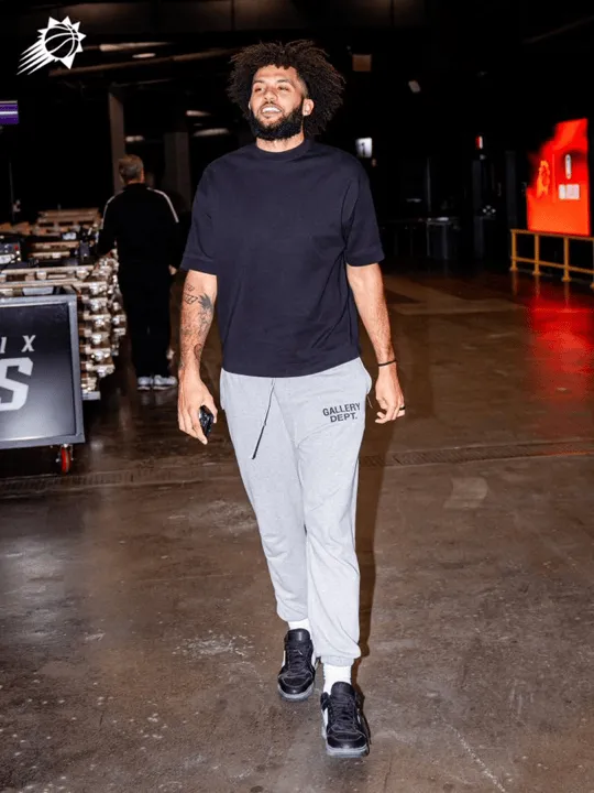 Suns' official media posted photos of the players' outfits upon entering the arena.