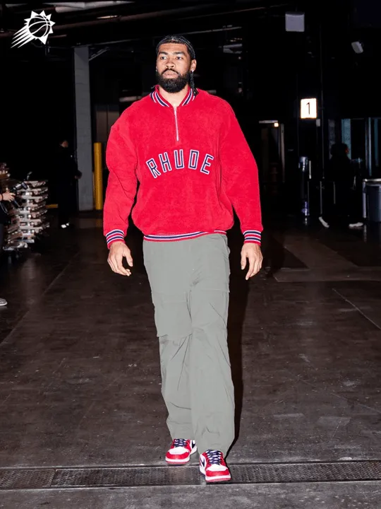 Suns' official media posted photos of the players' outfits upon entering the arena.