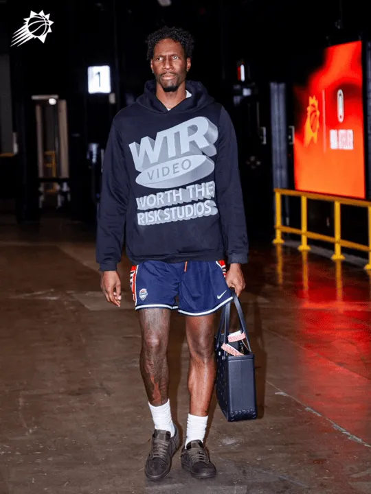 Suns' official media posted photos of the players' outfits upon entering the arena.