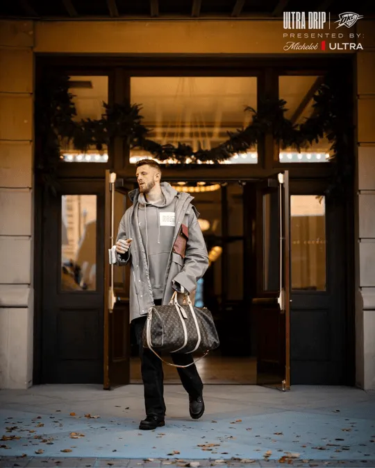 Thunder players arrive in Salt Lake City