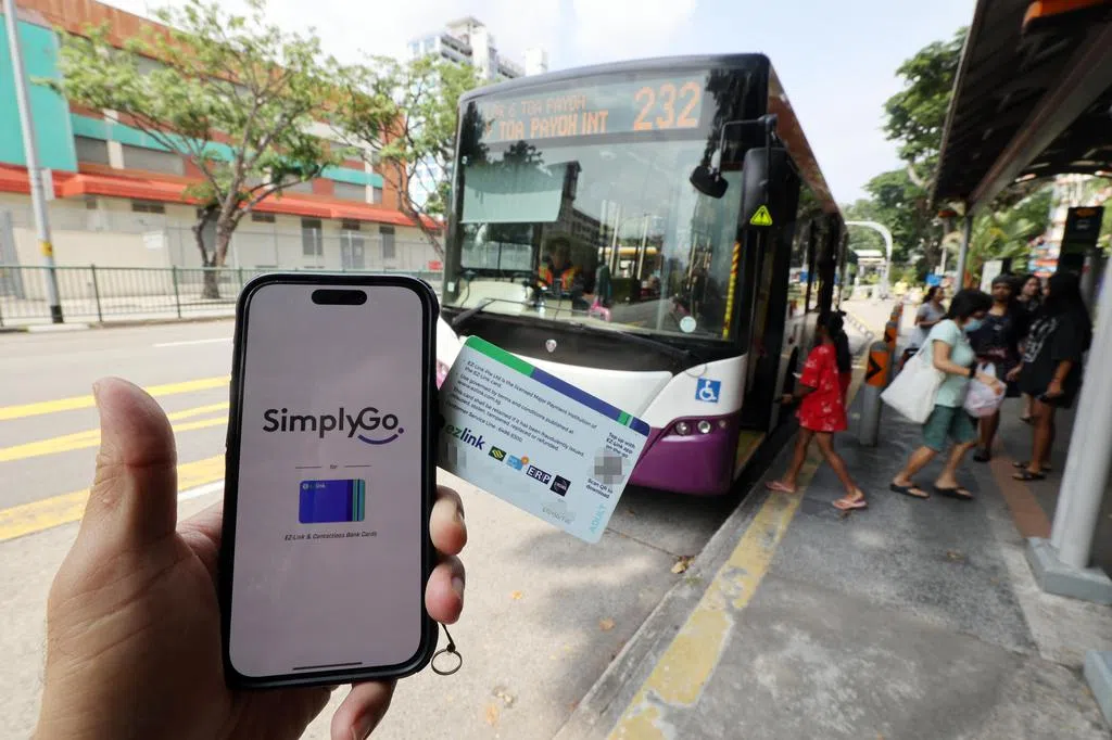 Survey: The average lifespan of a mobile phone in the United States is 29 months.