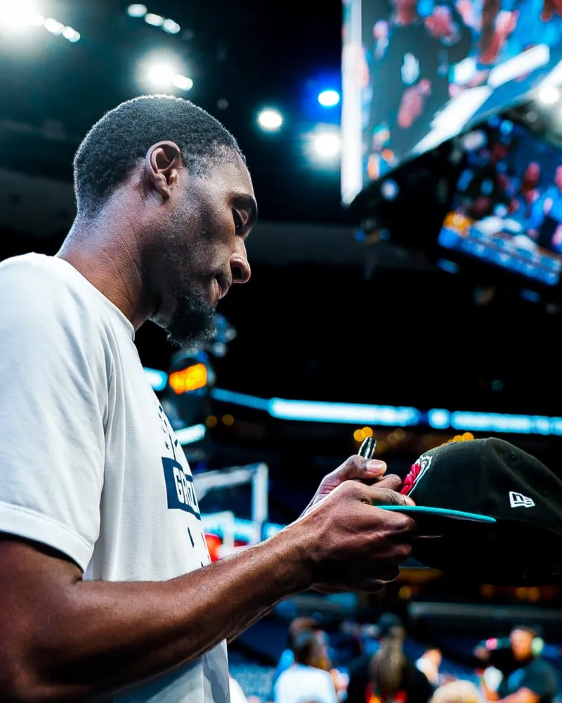 Grizzlies players interacting with fans: photos and autographs