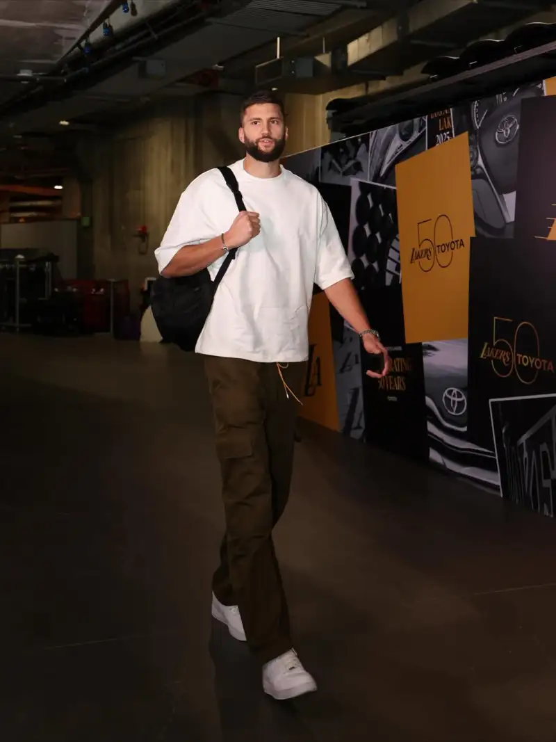 German striker! Kleber shares recent photos with fans on Instagram: a photo album from his ninth year.