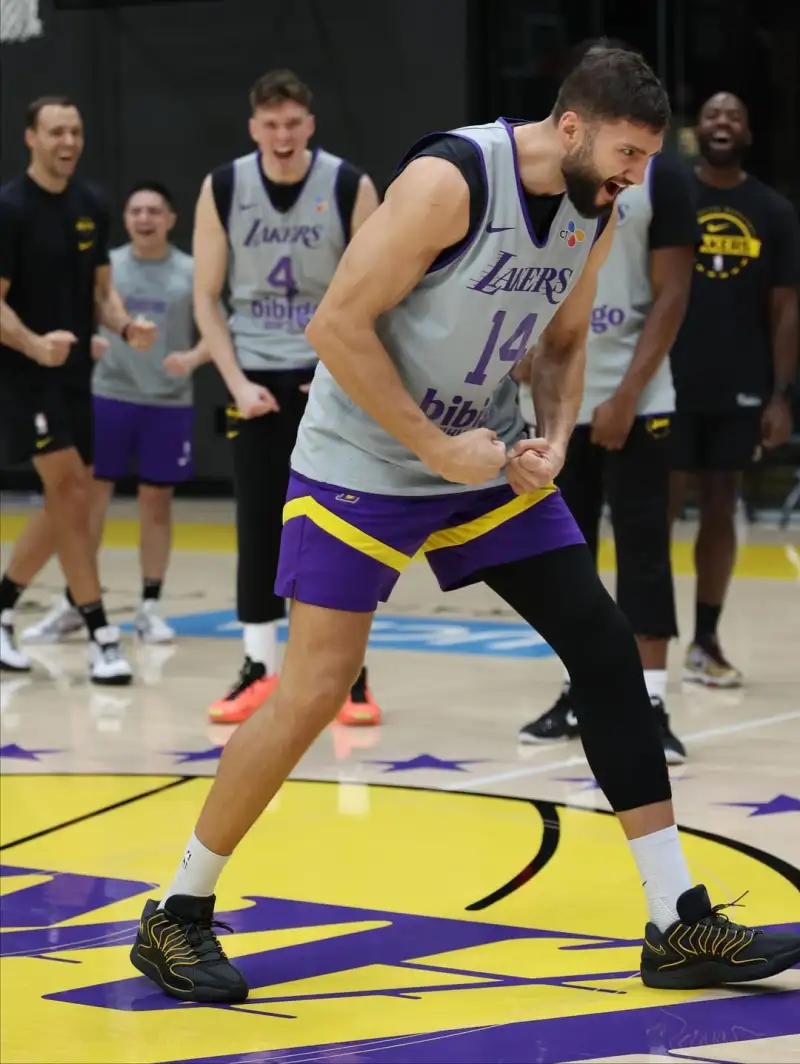 German striker! Kleber shares recent photos with fans on Instagram: a photo album from his ninth year.