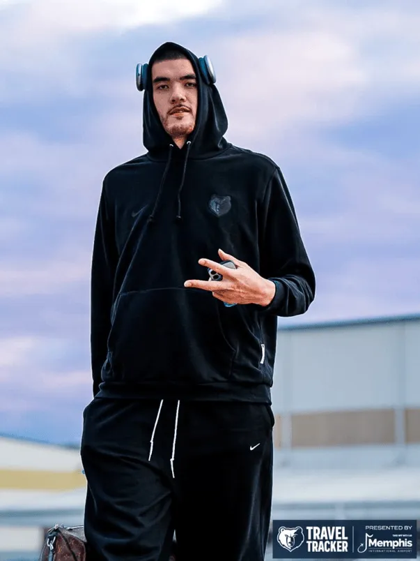 Grizzlies post photos of players' outfits for boarding the plane.