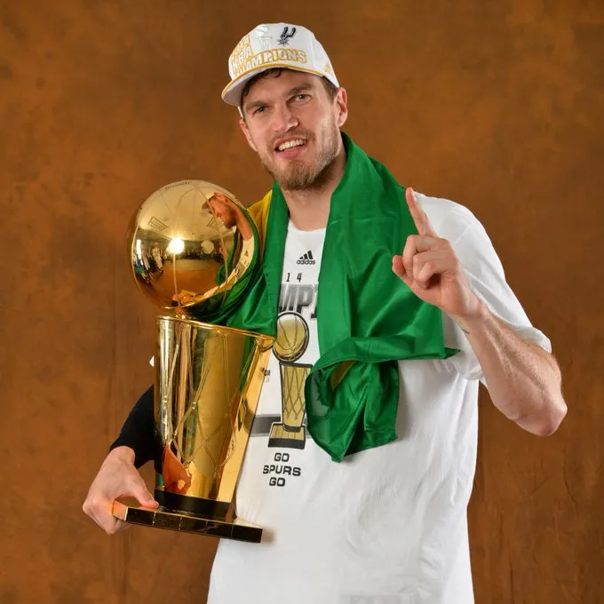 The Spurs posted photos on social media to hype up tomorrow's game against the Trail Blazers: looking forward to seeing old friends.