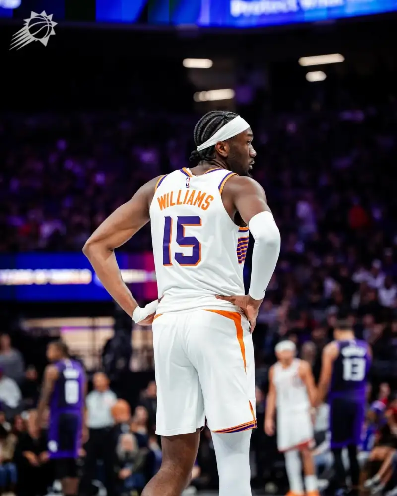 Sun posts photos of the game to celebrate the team's victory over the Kings.