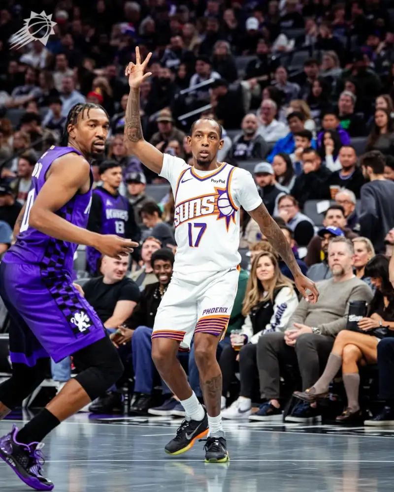 Sun posts photos of the game to celebrate the team's victory over the Kings.