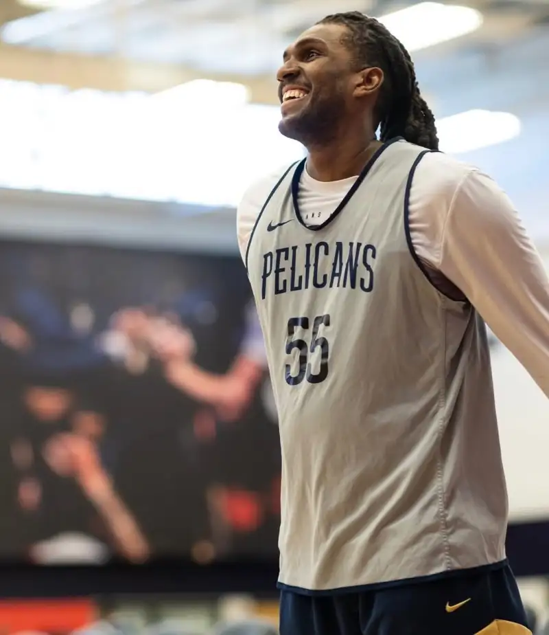 New team! Looney posts photos of himself on the field and in his daily life on Instagram.