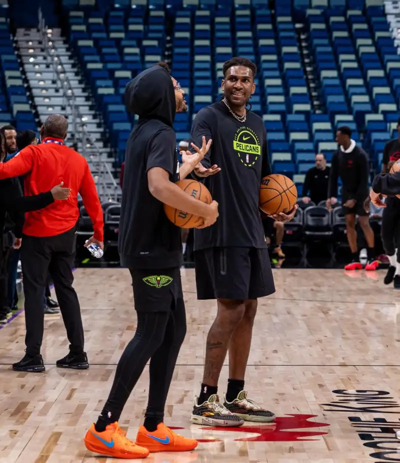 New team! Looney posts photos of himself on the field and in his daily life on Instagram.