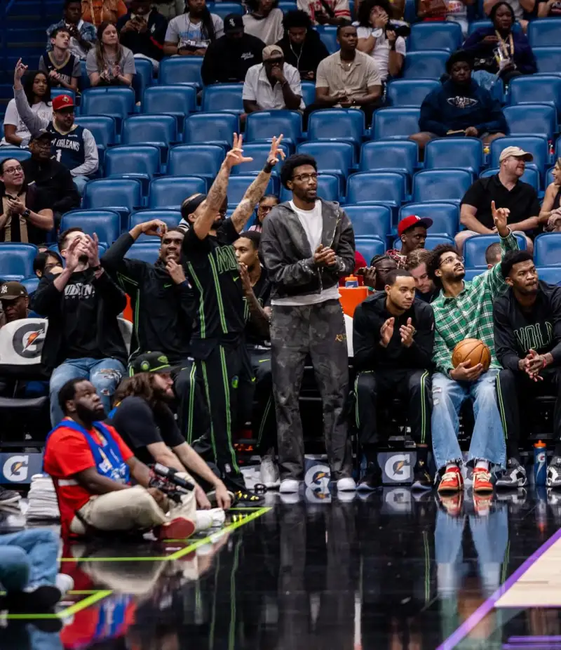 New team! Looney posts photos of himself on the field and in his daily life on Instagram.