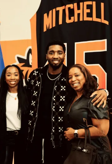Donovan Mitchell updated his Instagram with Thanksgiving photos.
