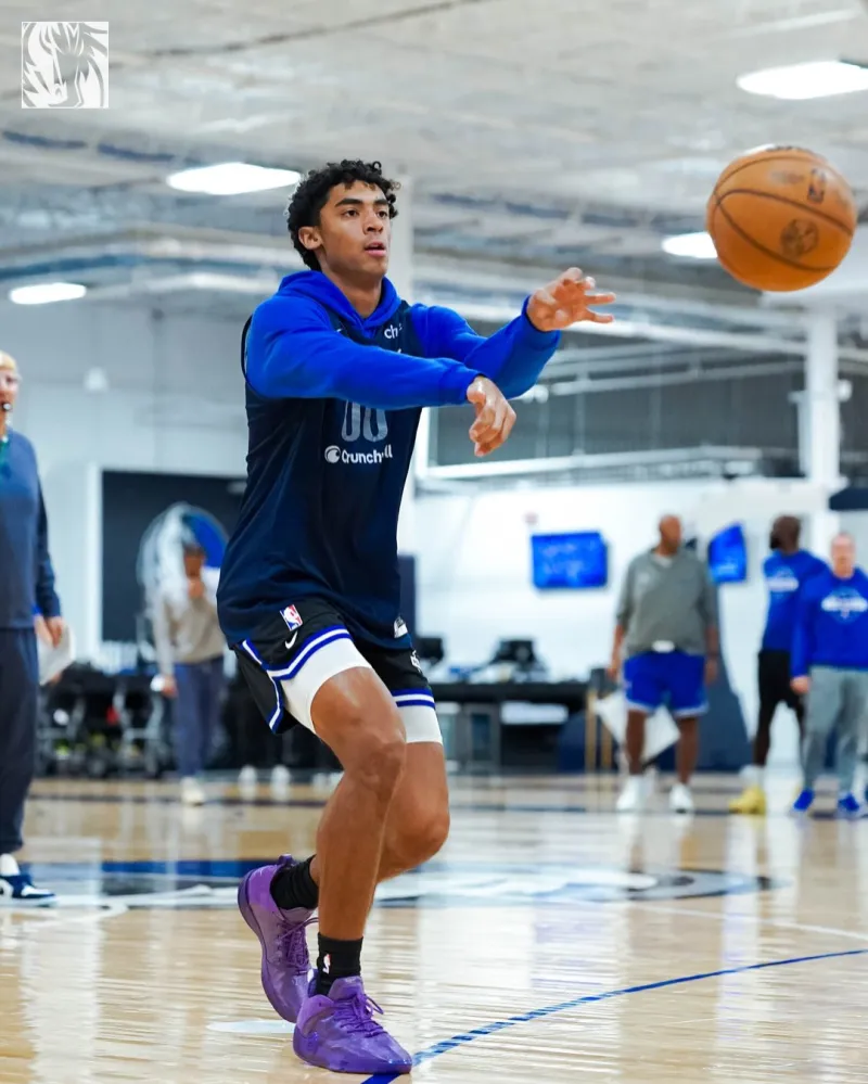 The Mavericks shared player training photos with fans, and they will face the Lakers tomorrow.
