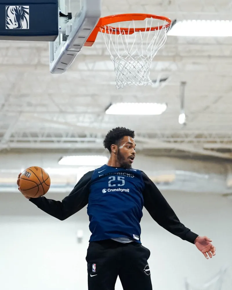 The Mavericks shared player training photos with fans, and they will face the Lakers tomorrow.