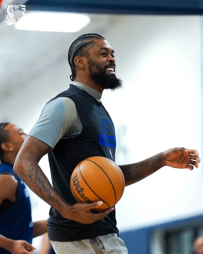 The Mavericks shared player training photos with fans, and they will face the Lakers tomorrow.