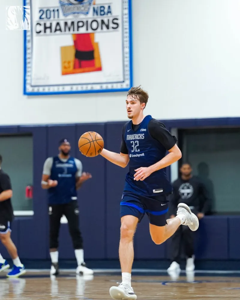 The Mavericks shared player training photos with fans, and they will face the Lakers tomorrow.