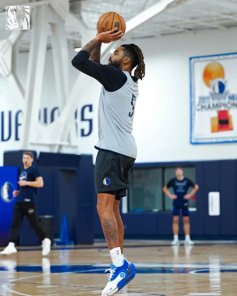 The Mavericks shared player training photos with fans, and they will face the Lakers tomorrow.