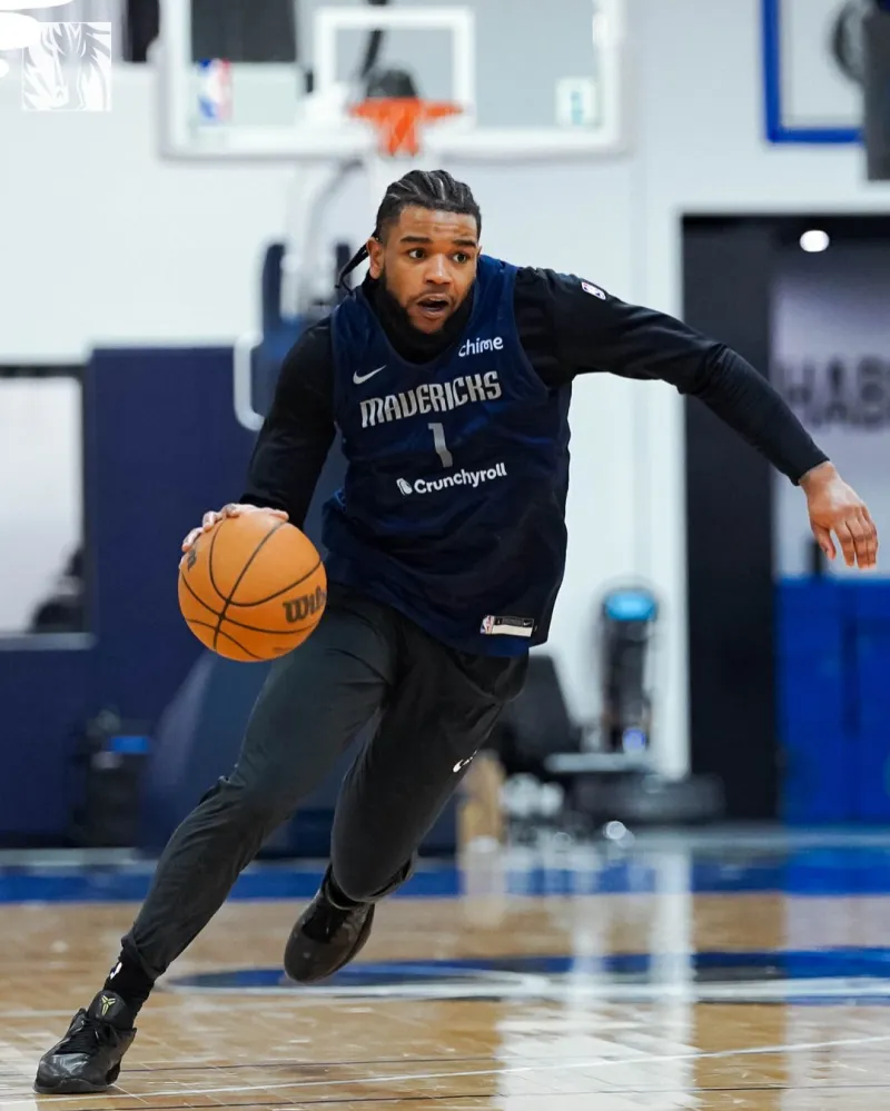 The Mavericks shared player training photos with fans, and they will face the Lakers tomorrow.