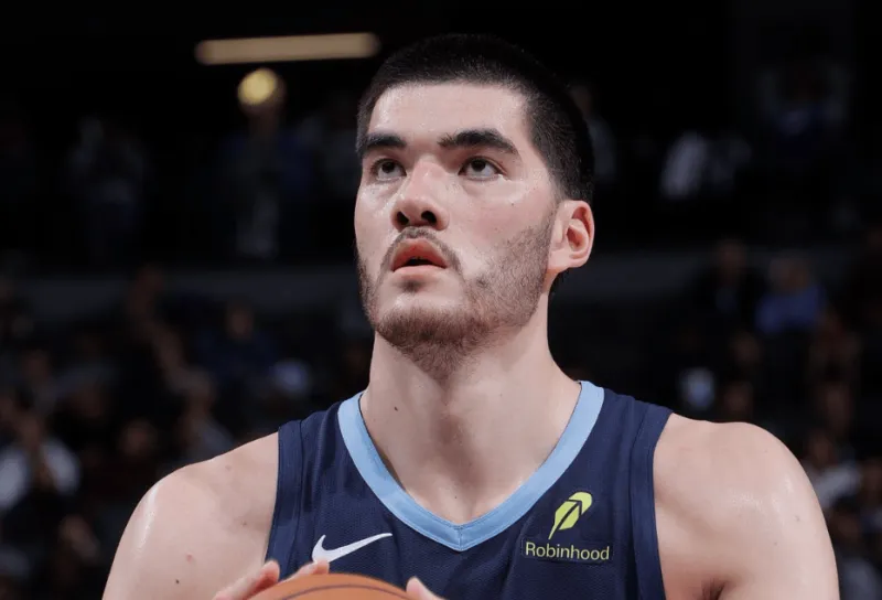 Edie's 30+15+3 blocks in a single game made him the third Grizzlies player to achieve this after Srandorf and Gasol.