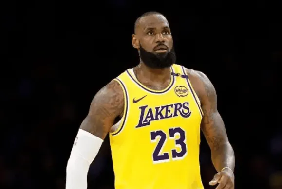Lakers media: This might be the worst game of LeBron James' career.