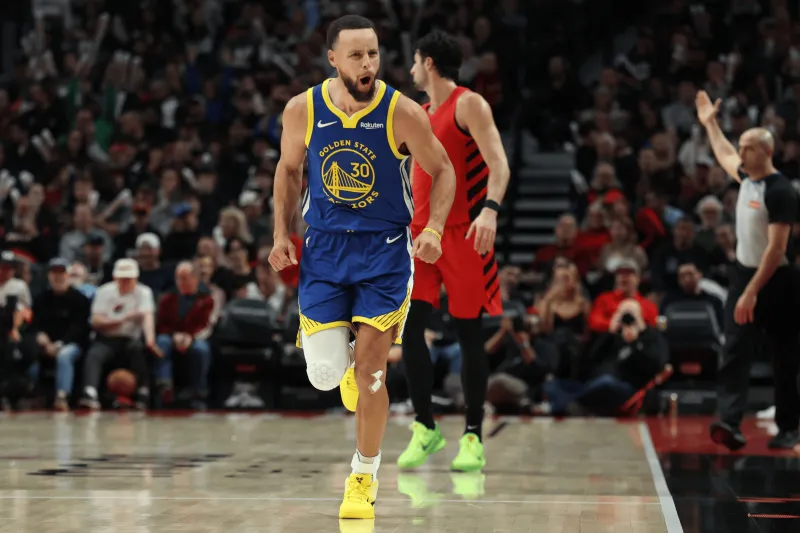 Stephen Curry has scored 40+ points 75 times in his career, the second most among point guards in NBA history, just two games shy of Oscar Robertson's record.