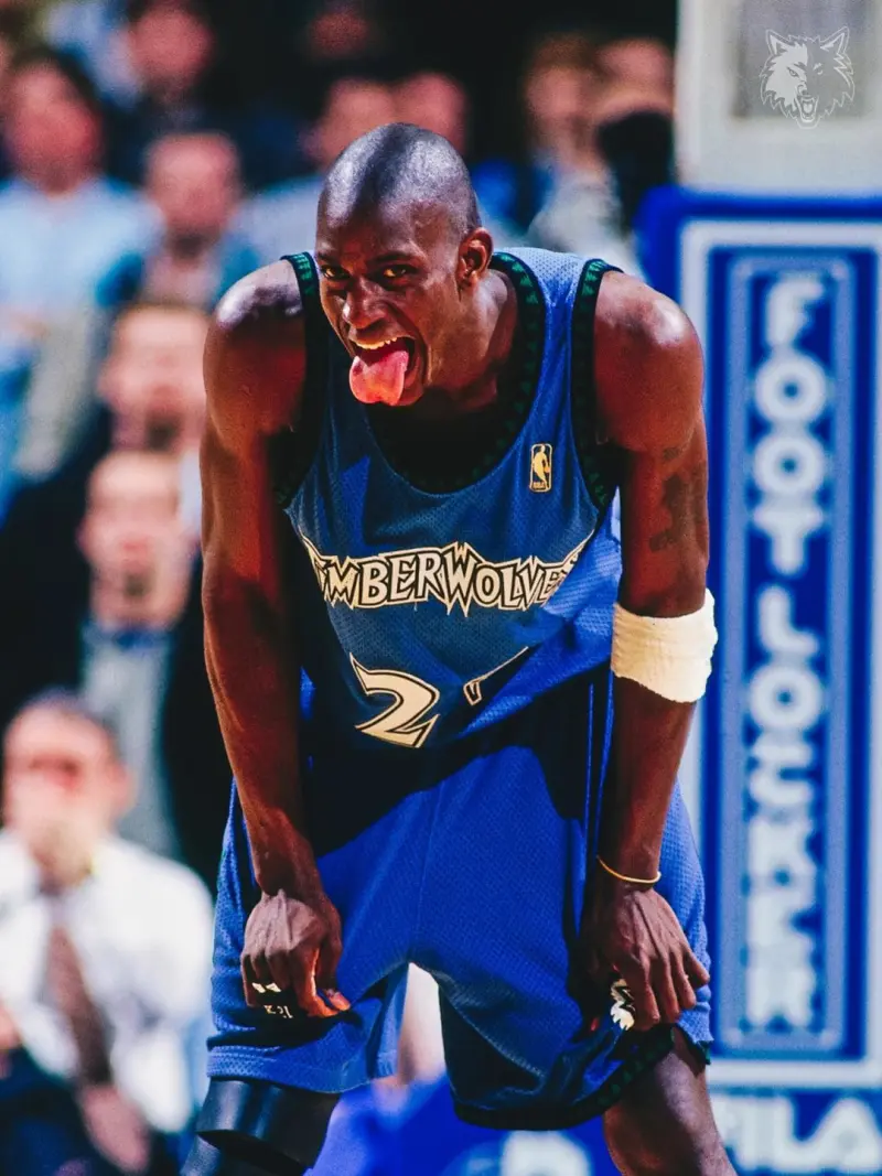 The great Wolf King! The Minnesota Timberwolves' official account shared an old photo of Kevin Garnett: Number 21 is back!
