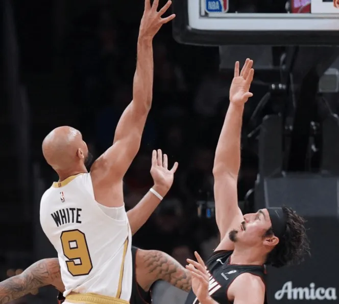 Derrick White scored 30+ points in two consecutive games, a first in his career.