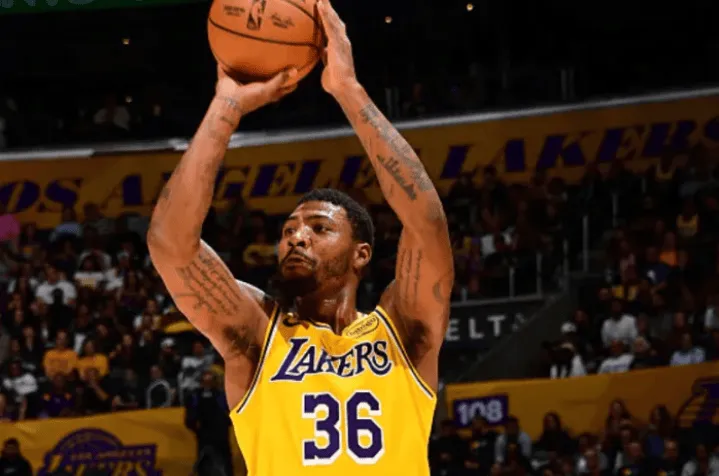 How do the Lakers play tough and passionate basketball? Smart: Follow my rhythm!