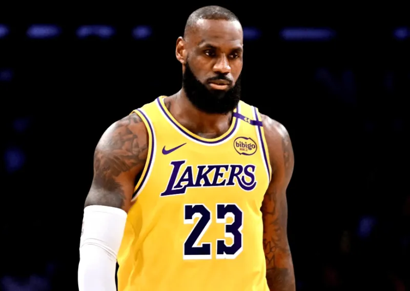 Data website predicts James' new season data: 24.8+7.6+8 per 36 minutes