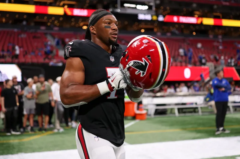 Bijan Robinson advanced 238 yards on 25 touches