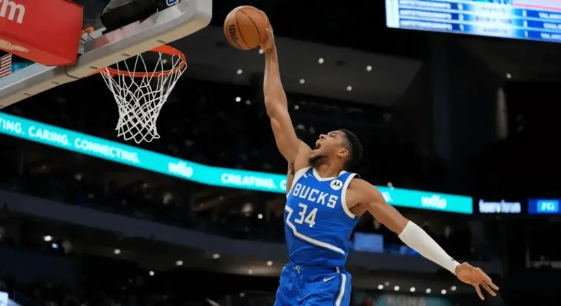 Data website predicts Antetokounmpo's new season data: