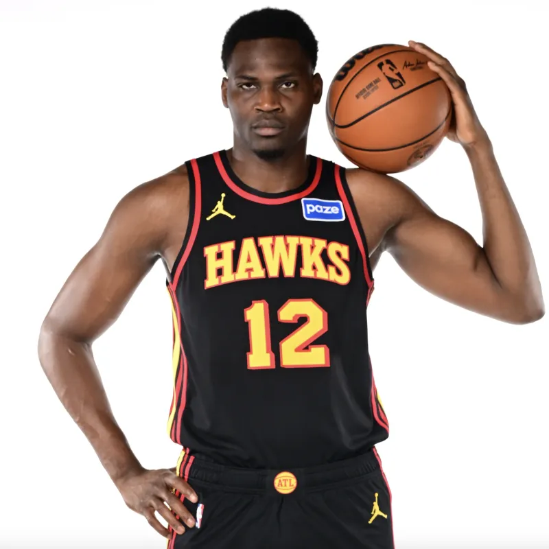 Happy 24th birthday! NBA official media posted photos to celebrate En-Farley Dent's birthday