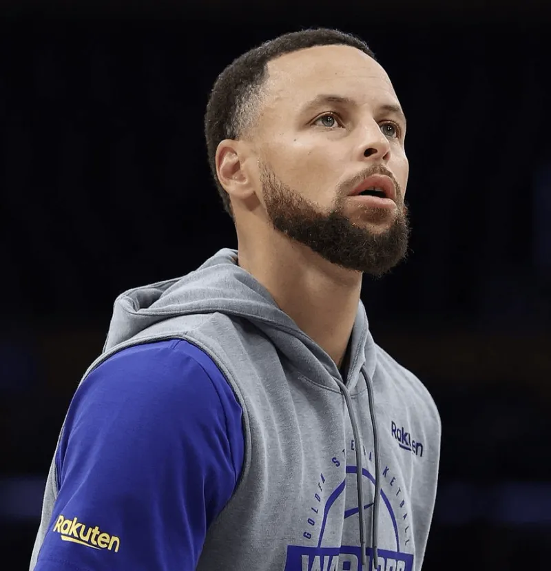 Curry becomes the oldest guard in NBA history to score 20 or more points in a season opener