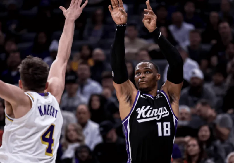 The Kings scored 39 points from three-point range, while the Lakers scored 33 points from free throws.