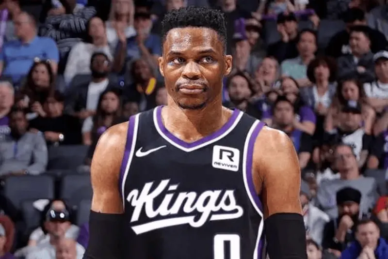 Westbrook made 3 of 3 three-pointers in the first half and scored 11 points, 4 rebounds and 2 assists, with the highest plus-minus value in the game.