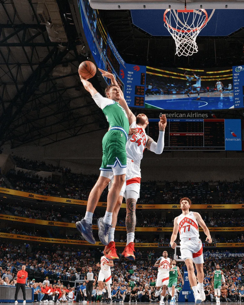 In history, only two people have scored 20 points and no turnovers in a single game at the age of 18: Kobe in 1997 and Flagg in 25 years old