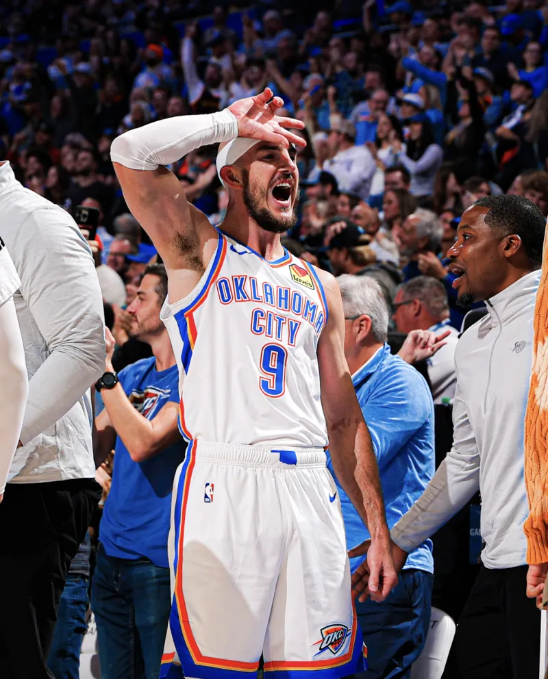 Five-game winning streak! The Thunder's official media posted a photo and caption: Thunder fans, how do you feel?
