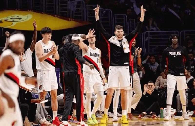 ESPN predicts the Trail Blazers will have a 58.4% winning percentage in tomorrow's Portland Trail Blazers vs. Utah Jazz game.