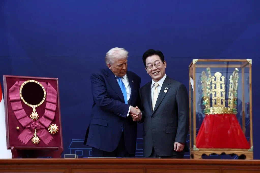 First summit between South Korean and Japanese leaders in Gyeongju emphasis on continuing shuttle diplomacy