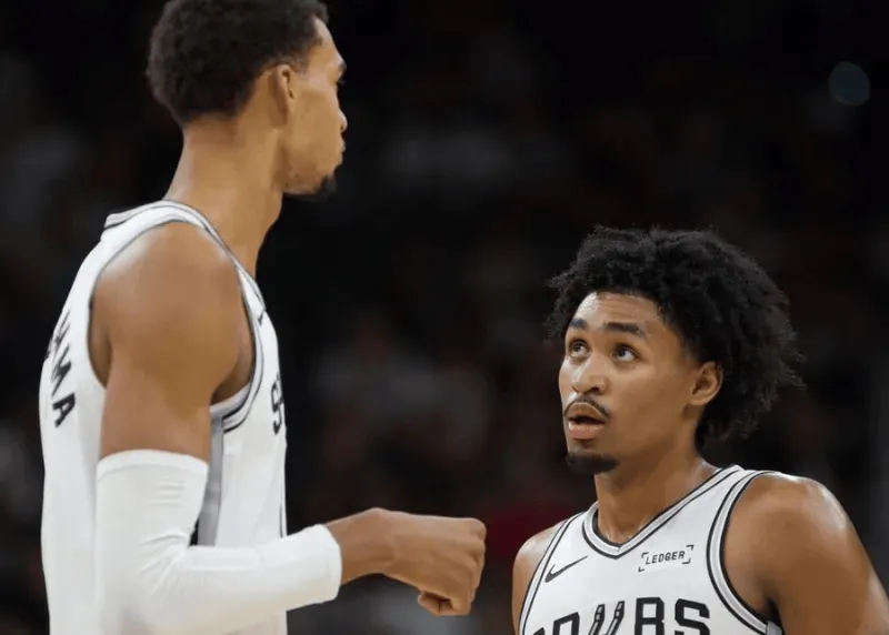 ESPN predicts the Spurs have a 65.7% winning percentage in tomorrow's Heat vs. Spurs game.