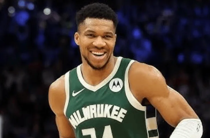 Bucks official statement: Giannis Antetokounmpo will miss today's game against the Warriors due to knee soreness.