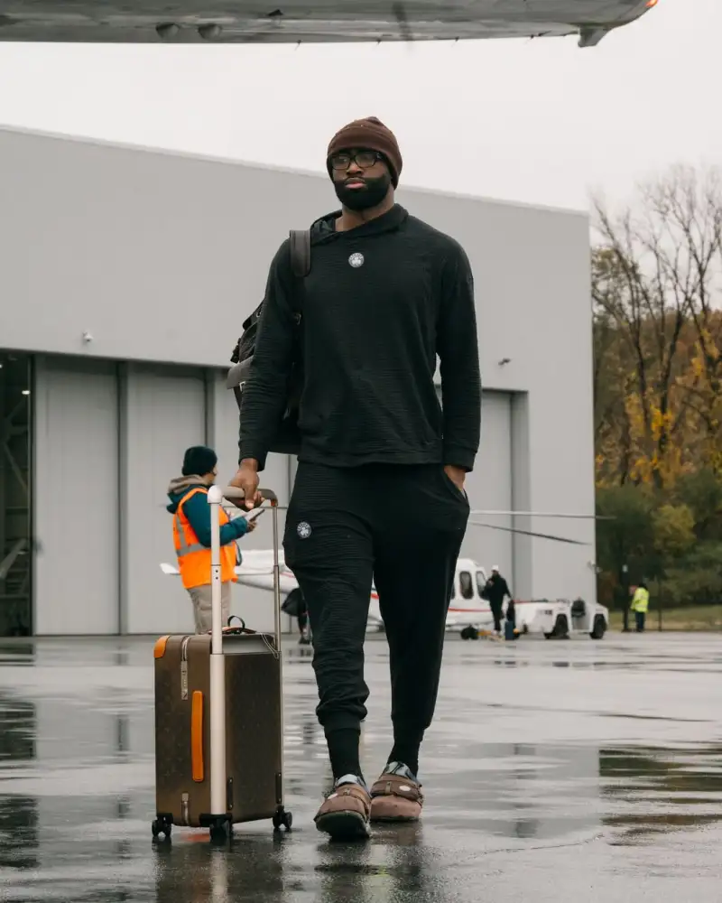 Three-game winning streak? The Celtics' official account posted photos of the players arriving at the away game tomorrow they face the 76ers.