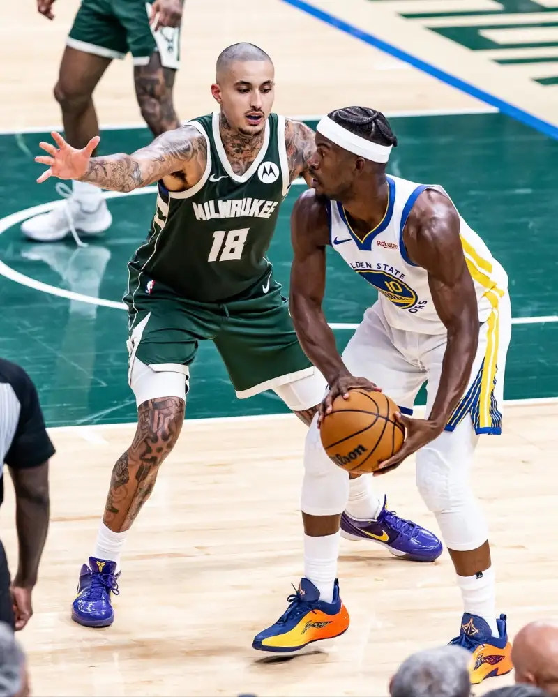 Kyle Kuzma posted a photo on Instagram to celebrate the victory over the Warriors: Great atmosphere, keep going!