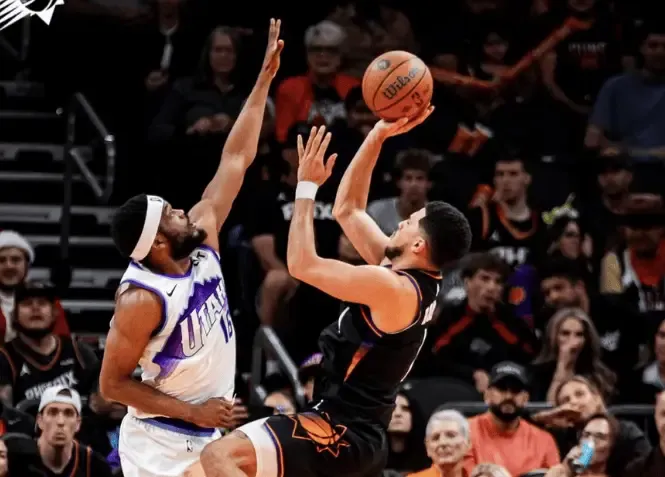 Suns' official media: Booker sets a franchise record, scoring 30+ points five times in the first six games of the season.