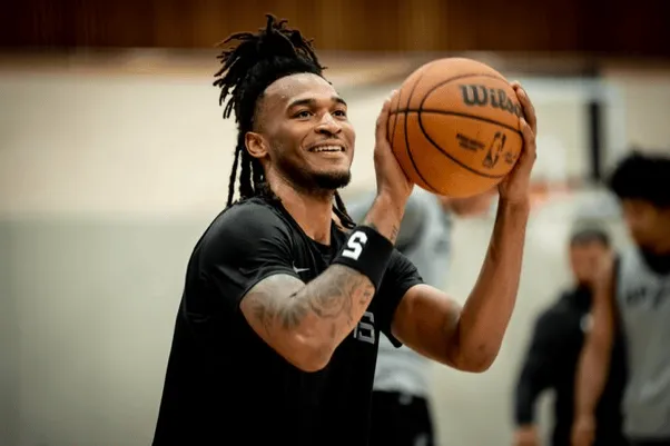 Happy 21st birthday! The Spurs' official media posted a training photo of Stephen Castle to celebrate.