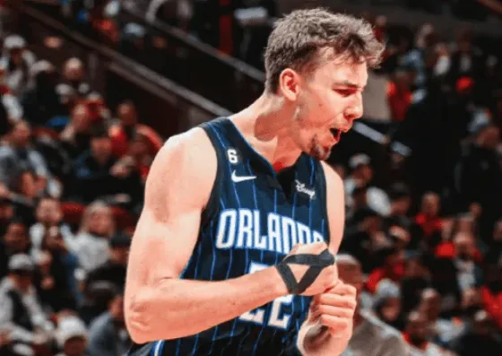 An all-around player! Wagner played 30 minutes, scoring 25 points, grabbing 6 rebounds, dishing out 6 assists, and making 3 steals.