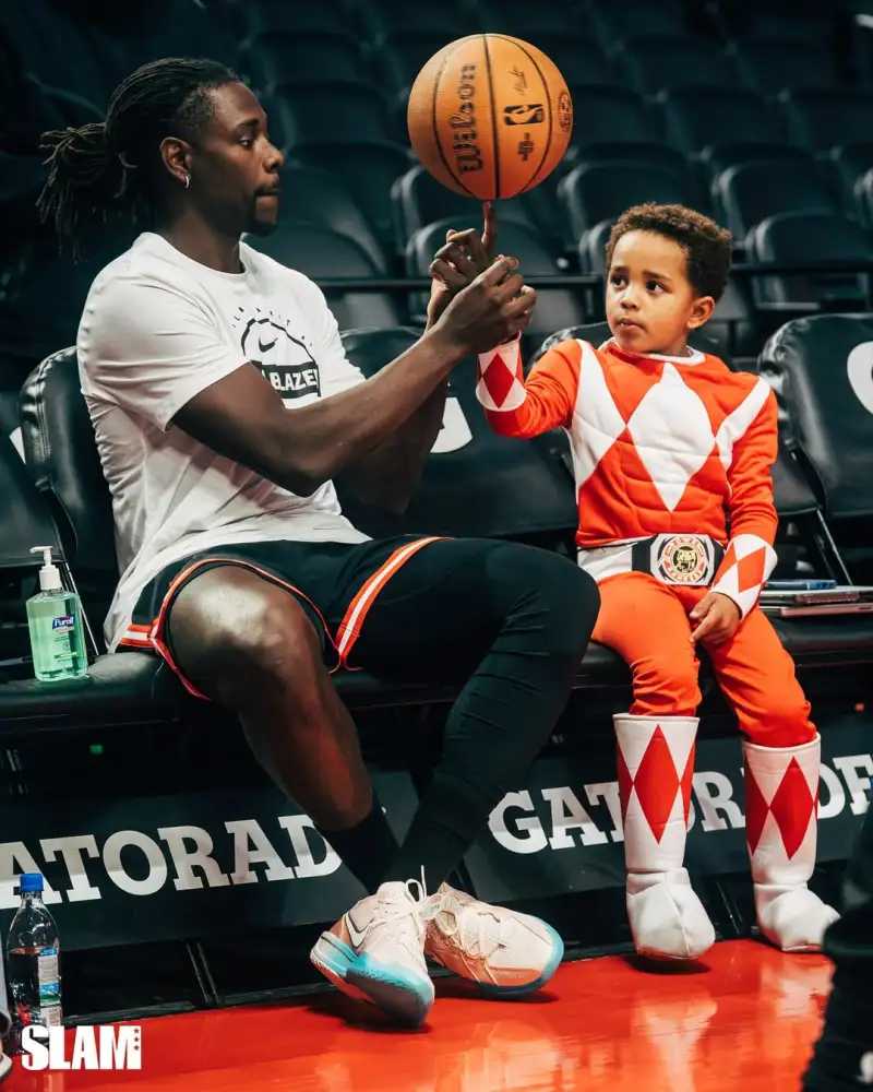 Slam's official account shared photos from yesterday's game: The Trail Blazers had a blast on holiday.